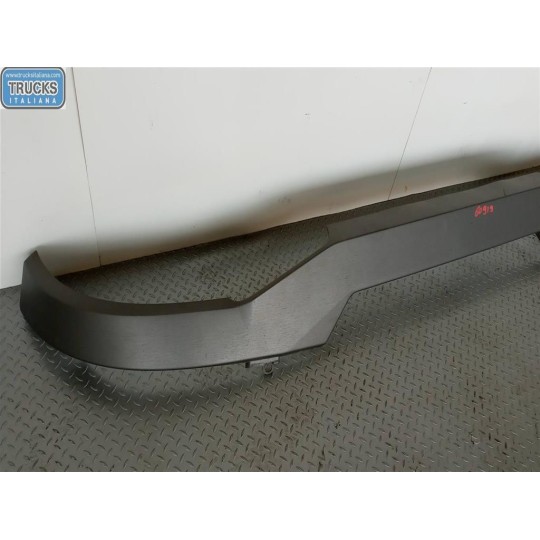 MOULDINGS EXTERNAL FRONT  RENAULT truck T 2014> used